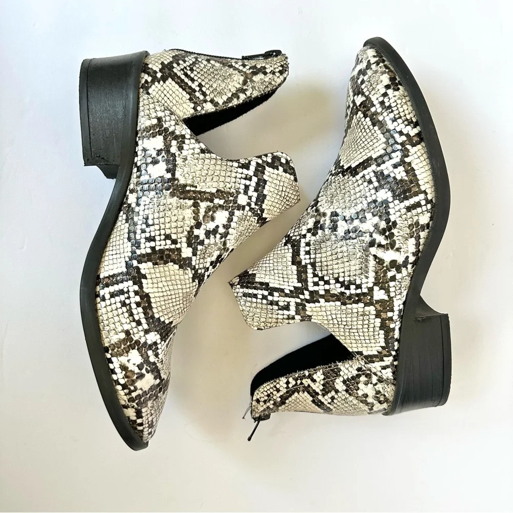 Steve Madden 8 Laramie Snakeskin Ankle Booties Side Cut Out Boots Almond Toe - Picture 5 of 10